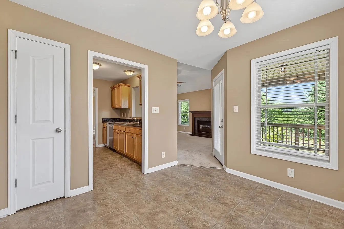 3 bed, 1291 sqft, $1,600 — Photo 4