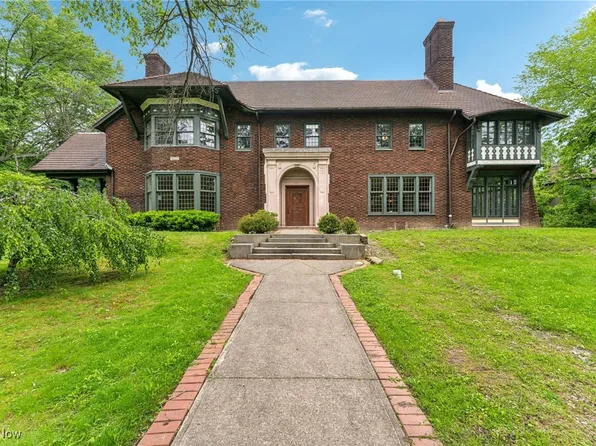2465 Euclid Heights Blvd, Cleveland Heights, OH 44106