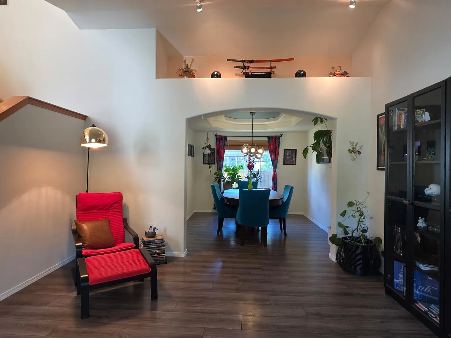 5 bed, 2.5 bath, 2380 sqft, $3,800 — Photo 2