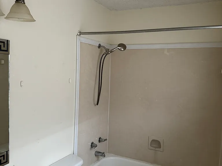208 Belfast St — Photo 6