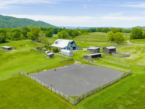 241 Kestrel Corner Ln, Lewisburg, WV 24901