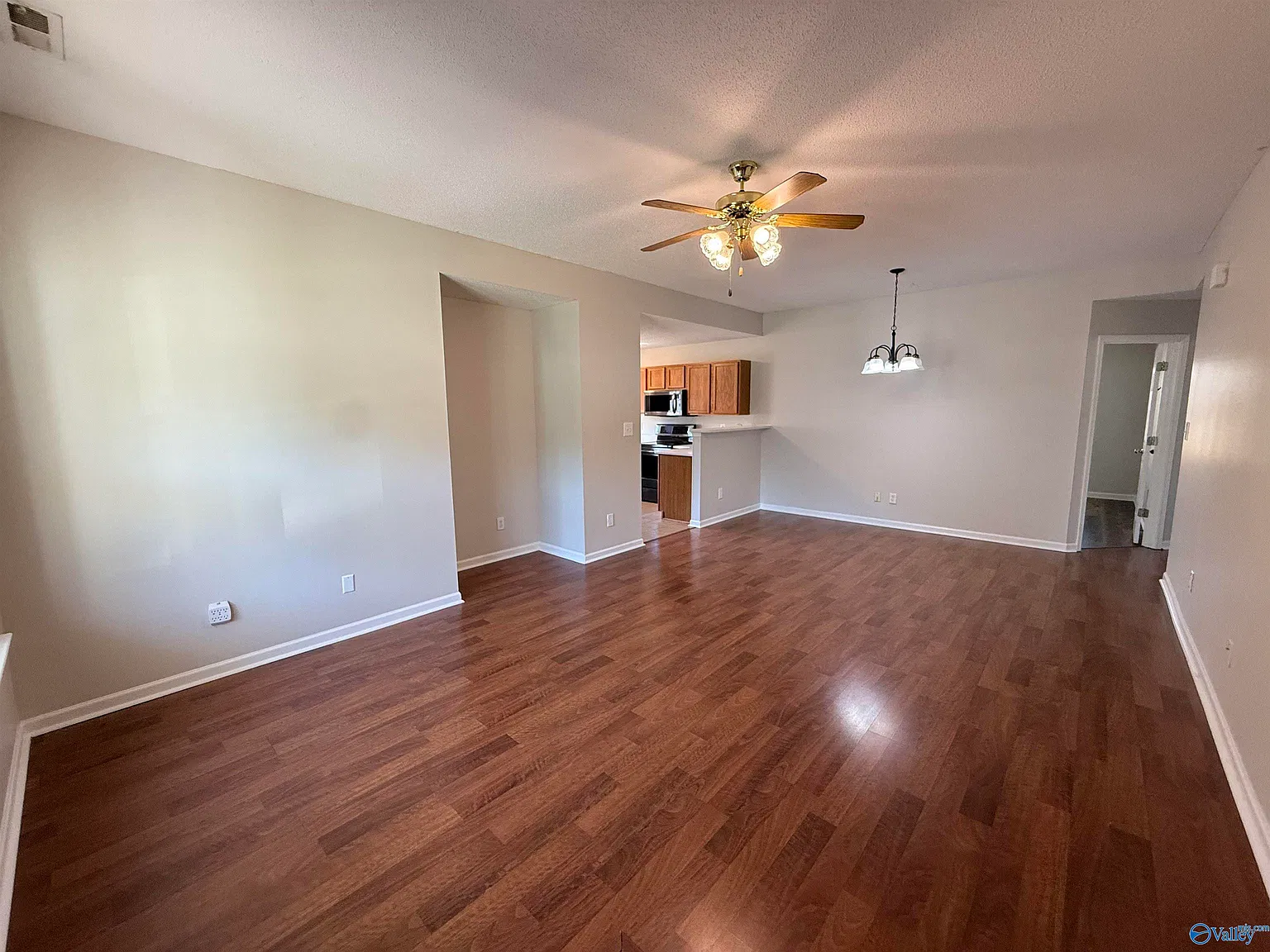 3 bed, 2.0 bath, 1243 sqft, $1,550 — Photo 2