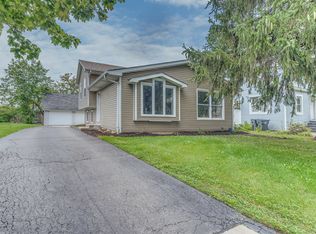 28 N Frolic Ave, Waukegan, IL 60085