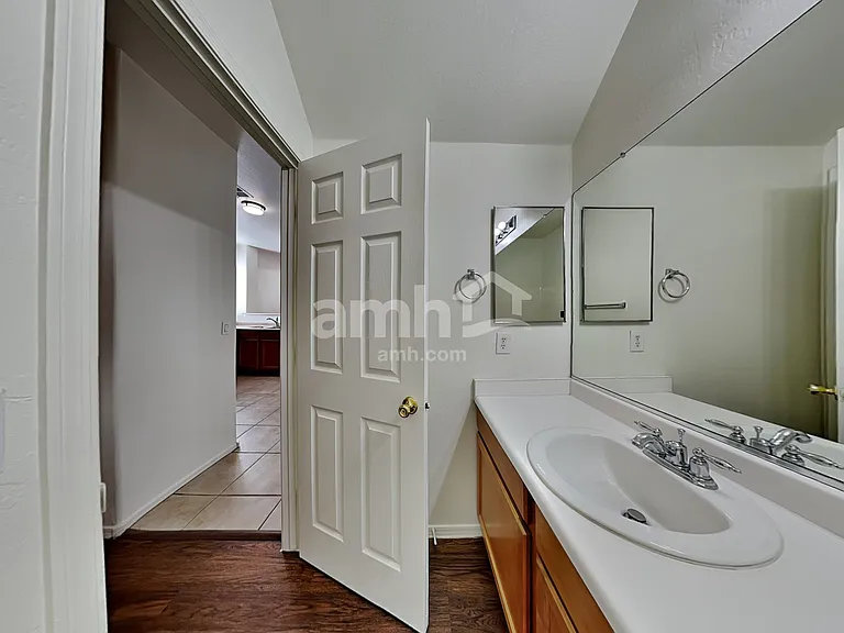 5211 W Warner St — Photo 22