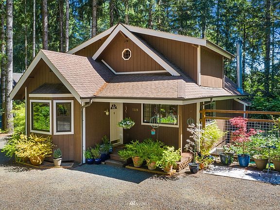 Spacious front porch welcomes you! Fenced garden space is to the right.>