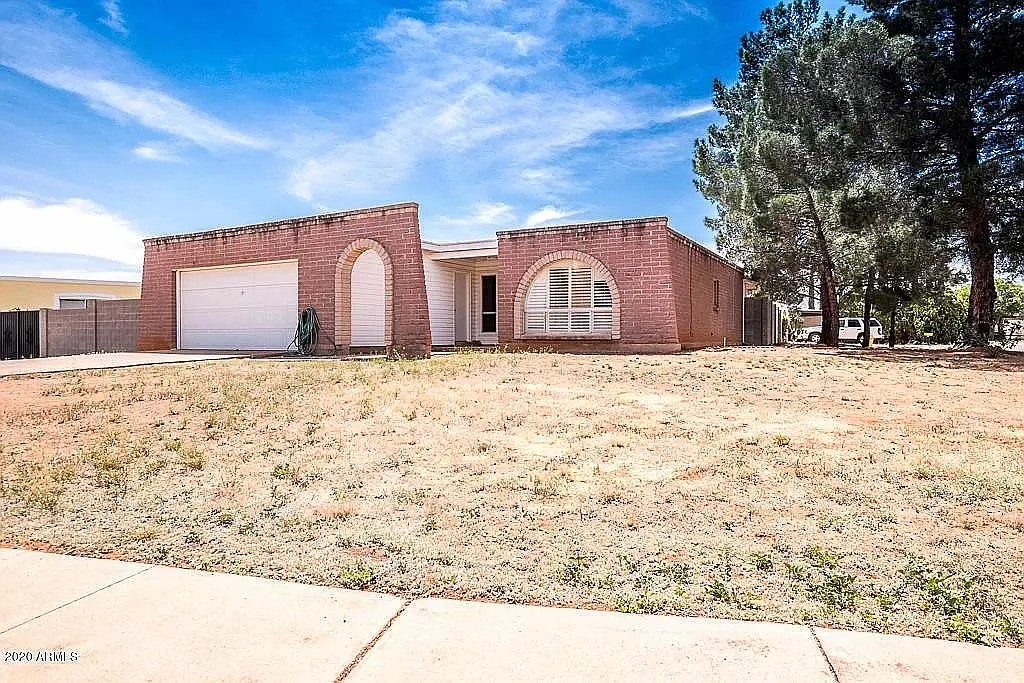 972 Sahuaro Dr — Photo 2