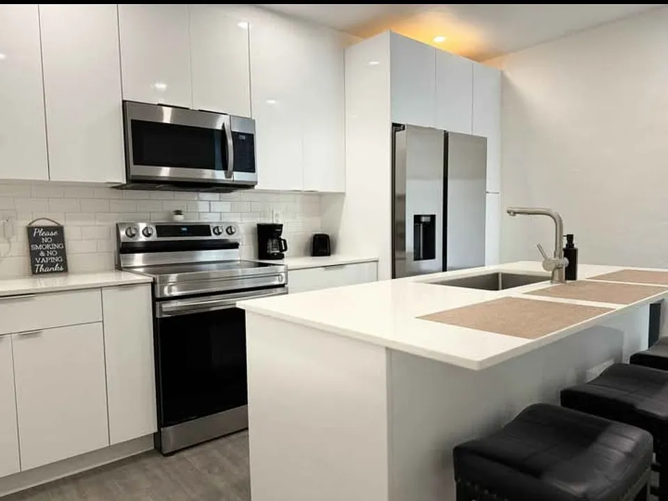 2433 NW 30th St