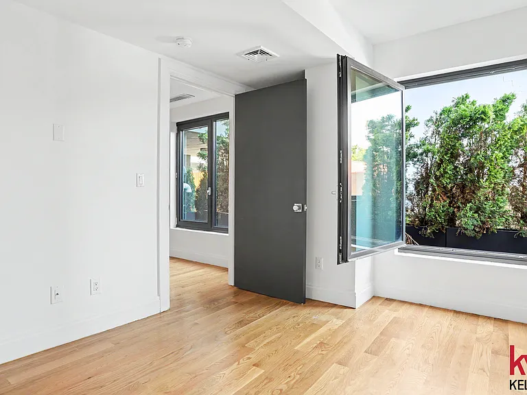 554 4th Ave #E3 — Photo 8