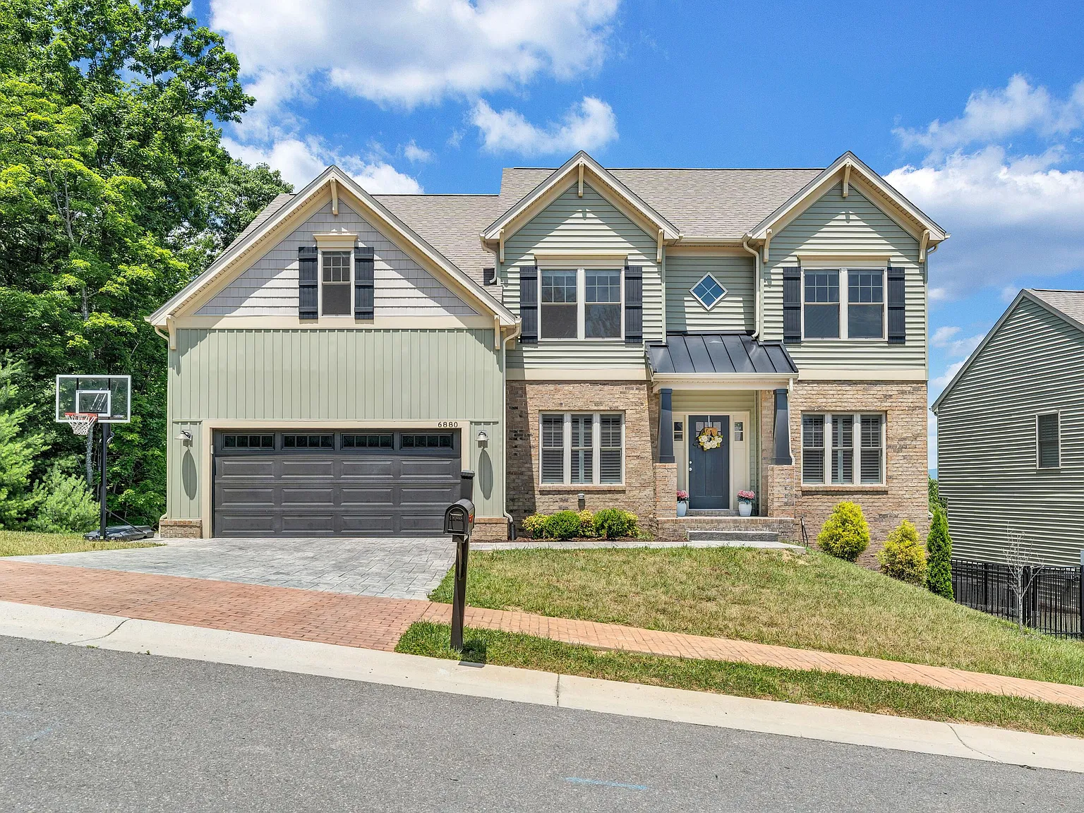 4 bed, 3.5 bath, 4112 sqft, $3,600 — Photo 4