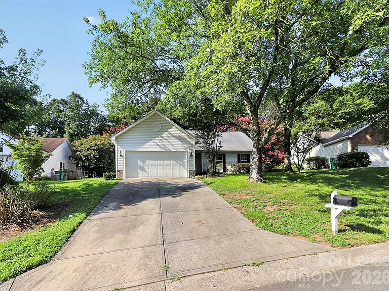 3411 Pondridge Ct — Photo 37