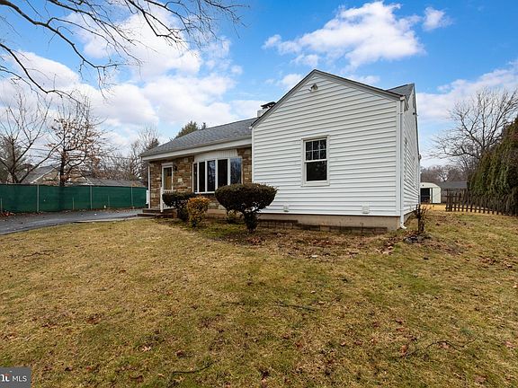 4th image of 439 Township Line Rd