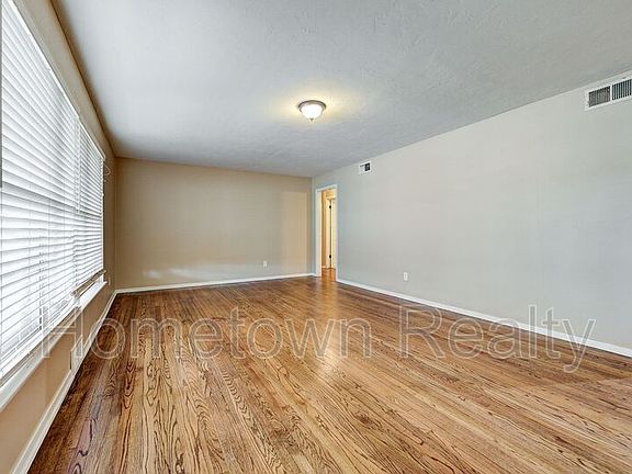 3rd image of 224 W Morningside Dr