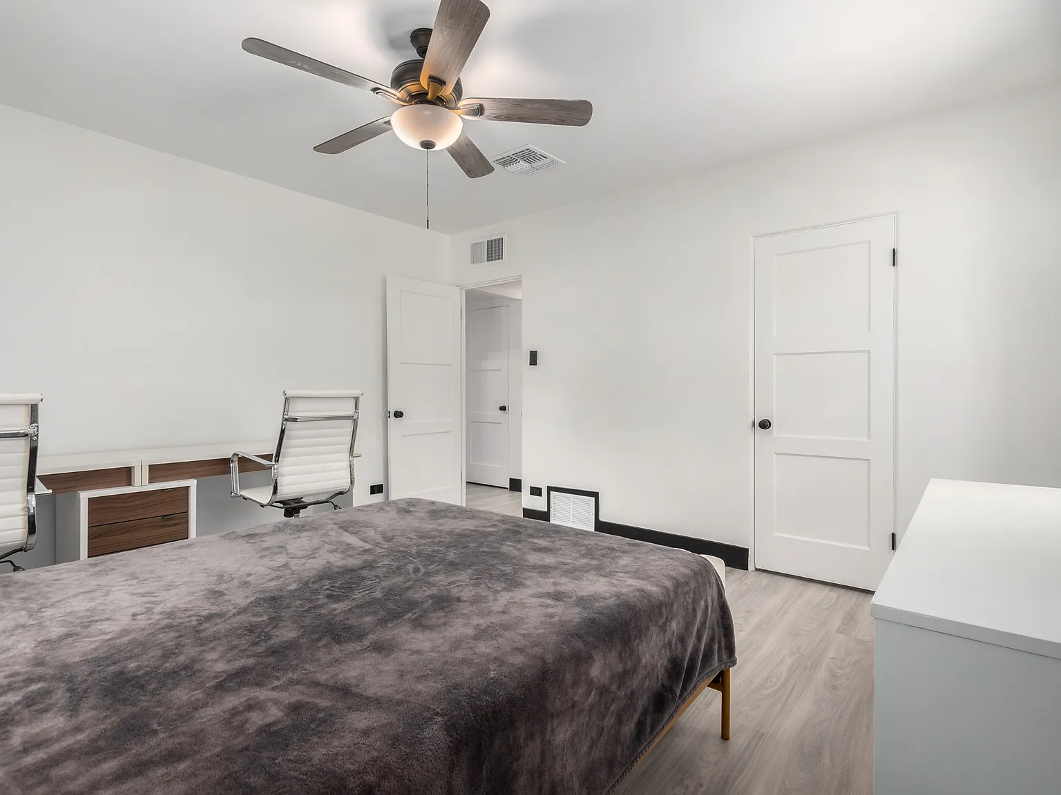 4 bed, 1780 sqft, $1,100 — Photo 2