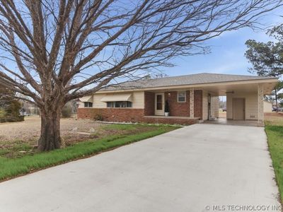 902 S Lake Rd, Henryetta, OK, 74437