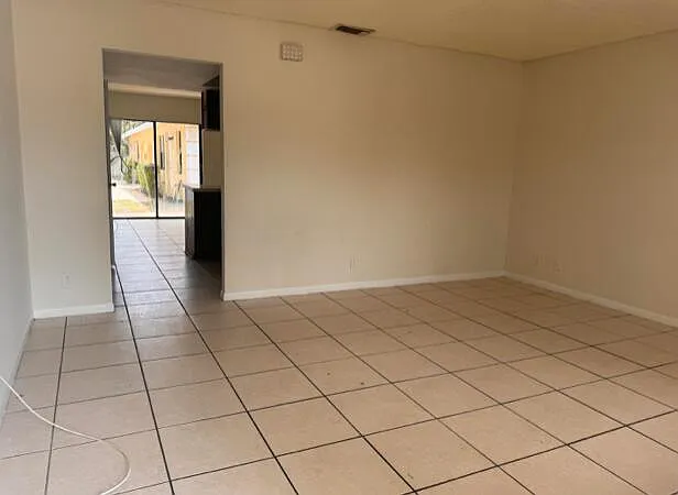 3 bed, 2.0 bath, 1190 sqft, $2,495 — Photo 2