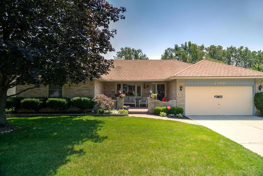 2399 Parkview Dr photo 1
