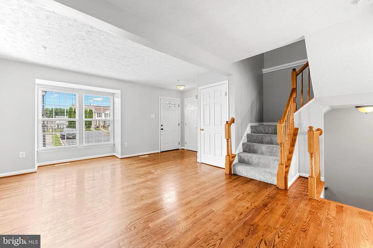 3 bed, 2265 sqft, $2,400 — Photo 3