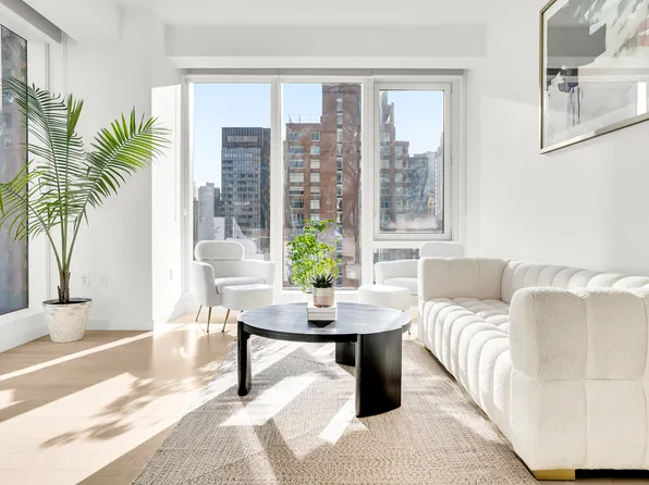 138 East 50th Street image 11 of 69