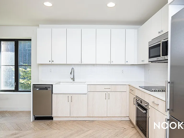 33 India St #606 — Photo 3