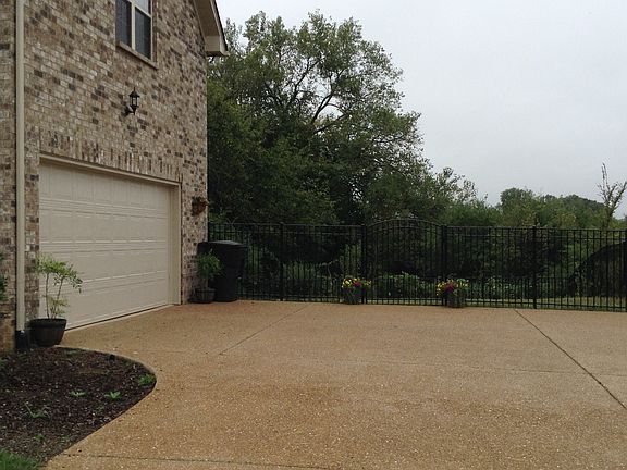 Spacious garage
