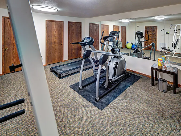 Midvale Heights Apartments — Photo 11