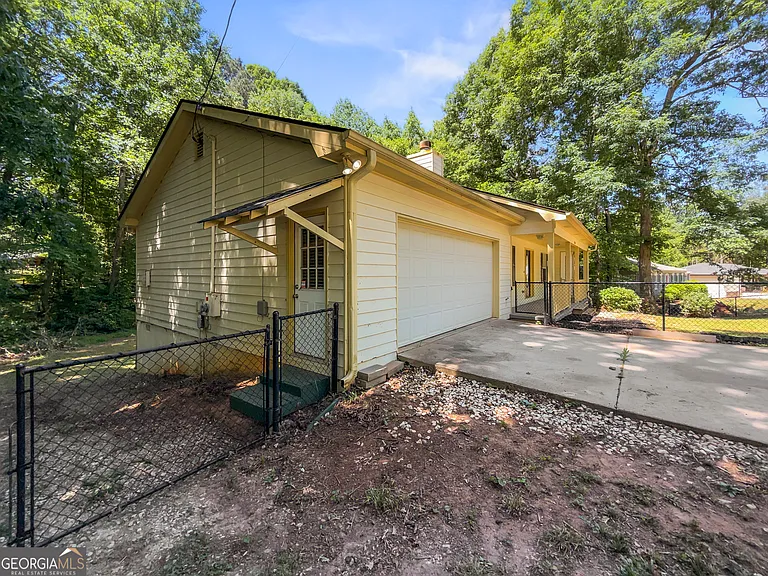 2025 Old Concord Dr SE — Photo 2