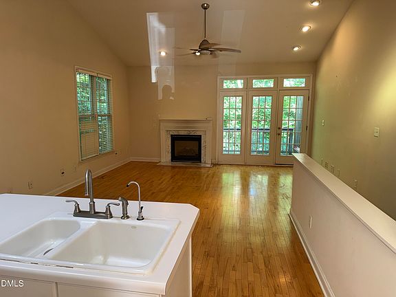 3rd image of 801 Carved Oak Dr