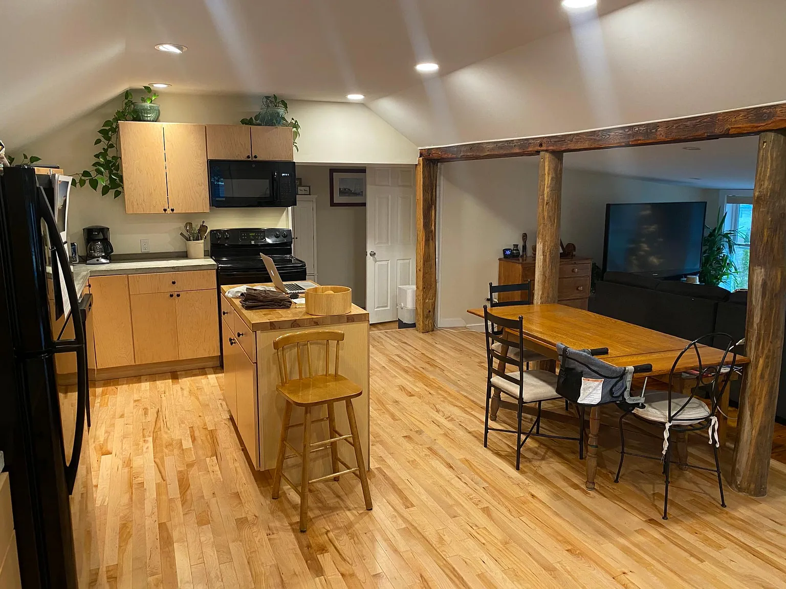 2 bed, 1100 sqft, $2,225 — Photo 3