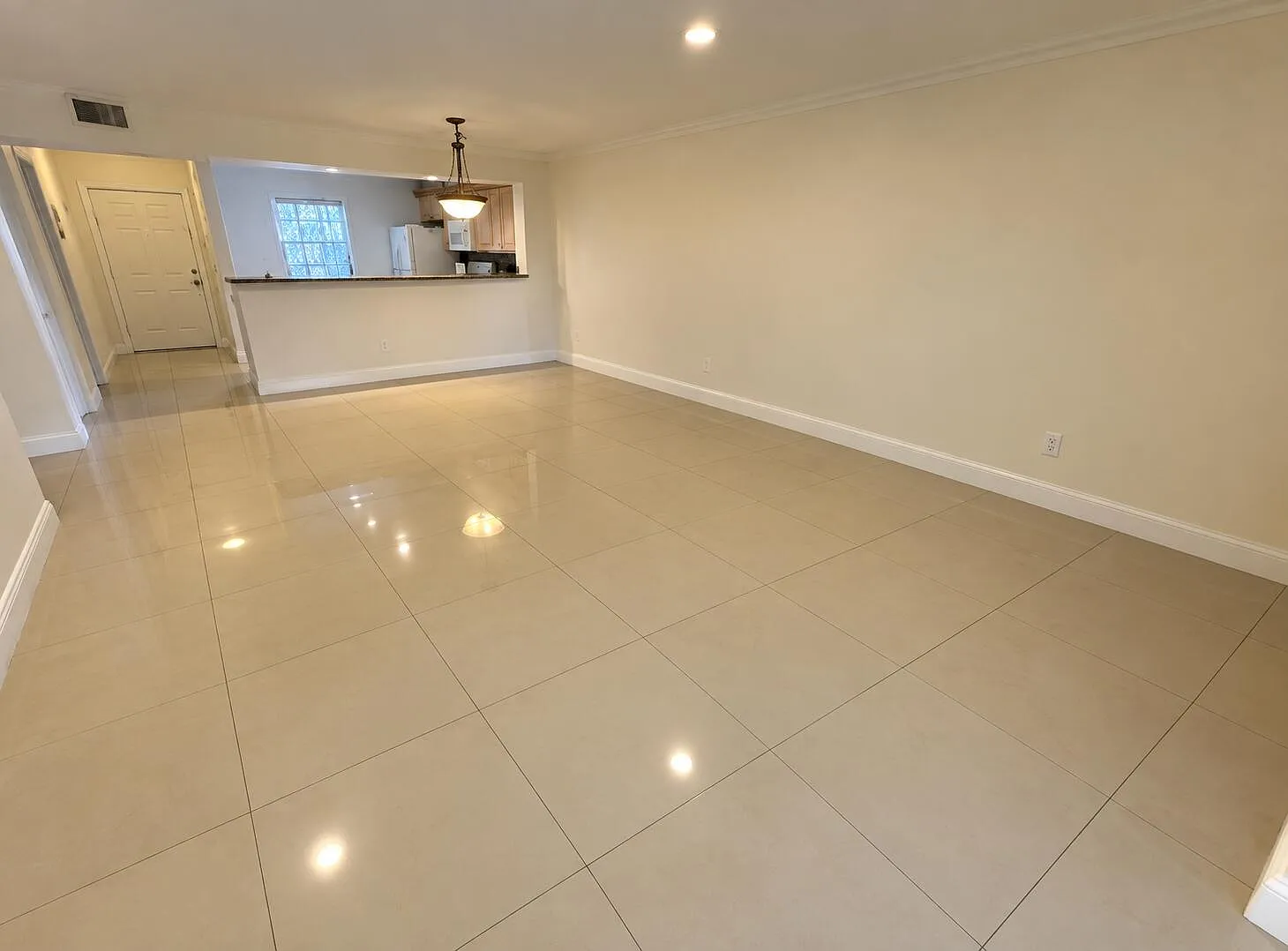 1 bed, 1.0 bath, 1100 sqft, $1,900 — Photo 3