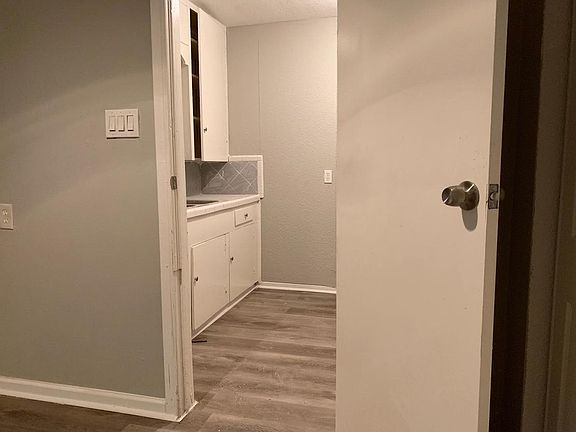 3rd image of 804 Pearl St #3