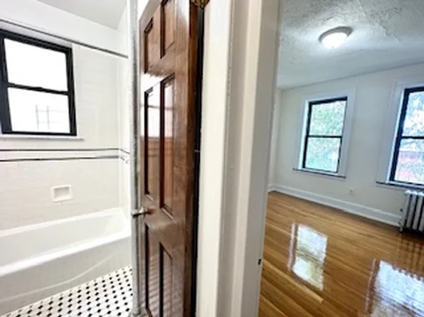 21-14 Crescent Street image 7 of 15