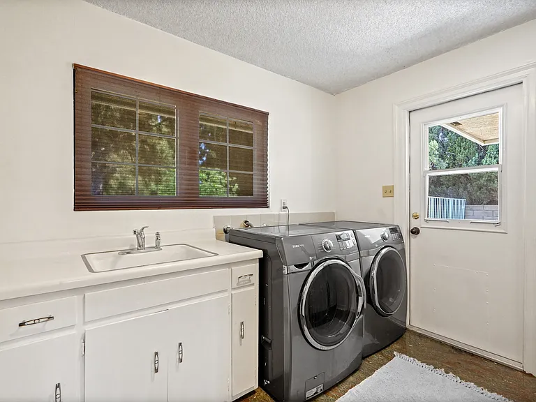10307 Donna Ave — Photo 7