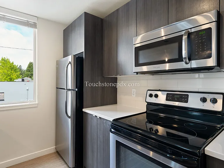 424 NE Jessup St #10 — Photo 1