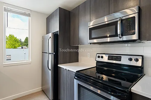 424 NE Jessup St Photo 1