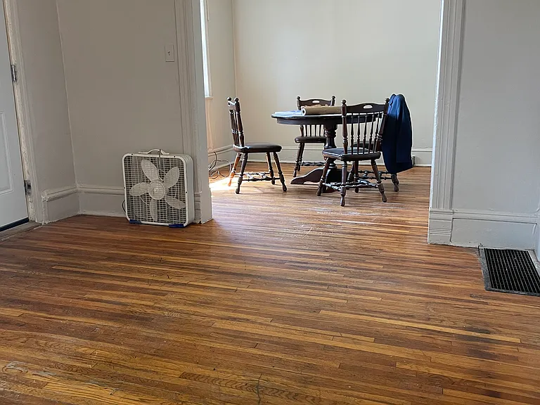 709 W 4th St — Photo 4