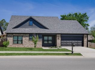 310 W Kinniburgh Dr, Farmington, AR 72730