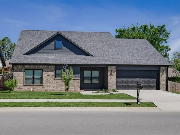 310 W Kinniburgh Dr, Farmington, AR 72730