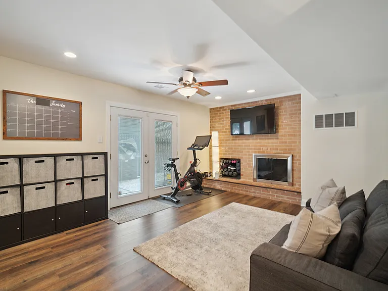 437 Holly Ln — Photo 8