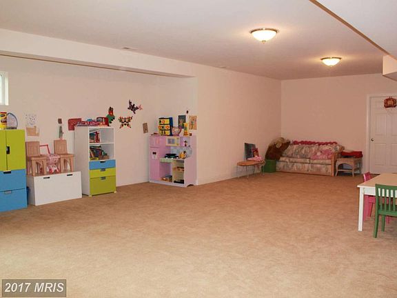 4th image of 22957 Thornbury Dr