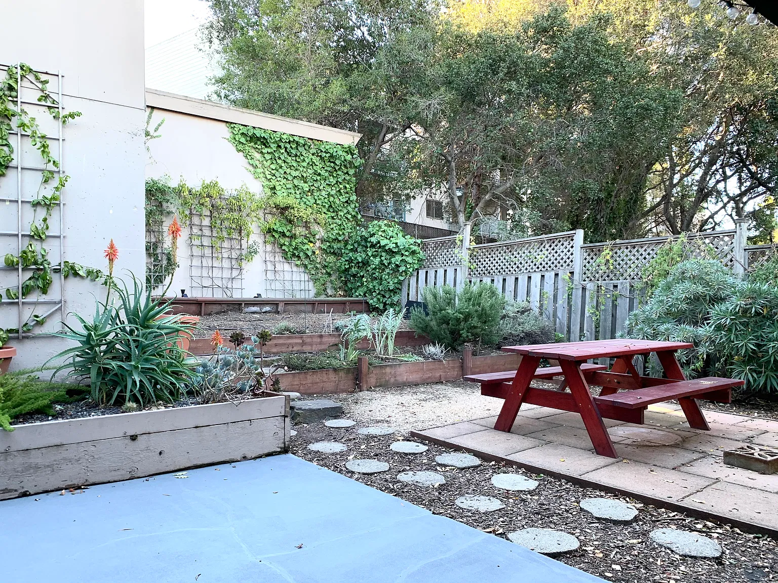2 bed, 1000 sqft, $3,300 — Photo 1