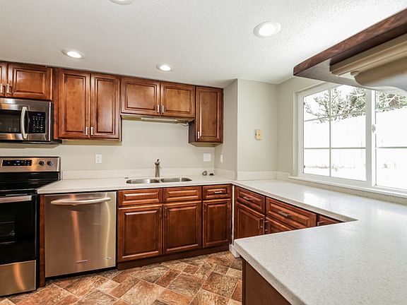 4th image of 3375 Balsam Blvd SE