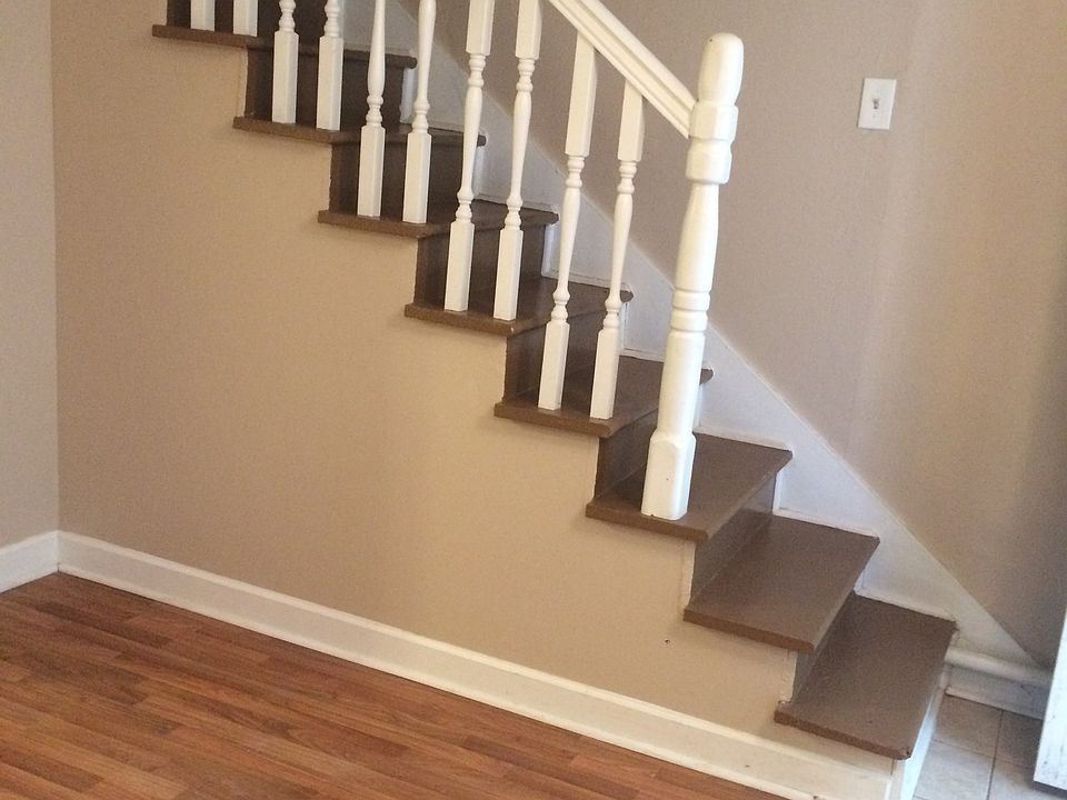 1st image of 1006 E 10th St APT 3