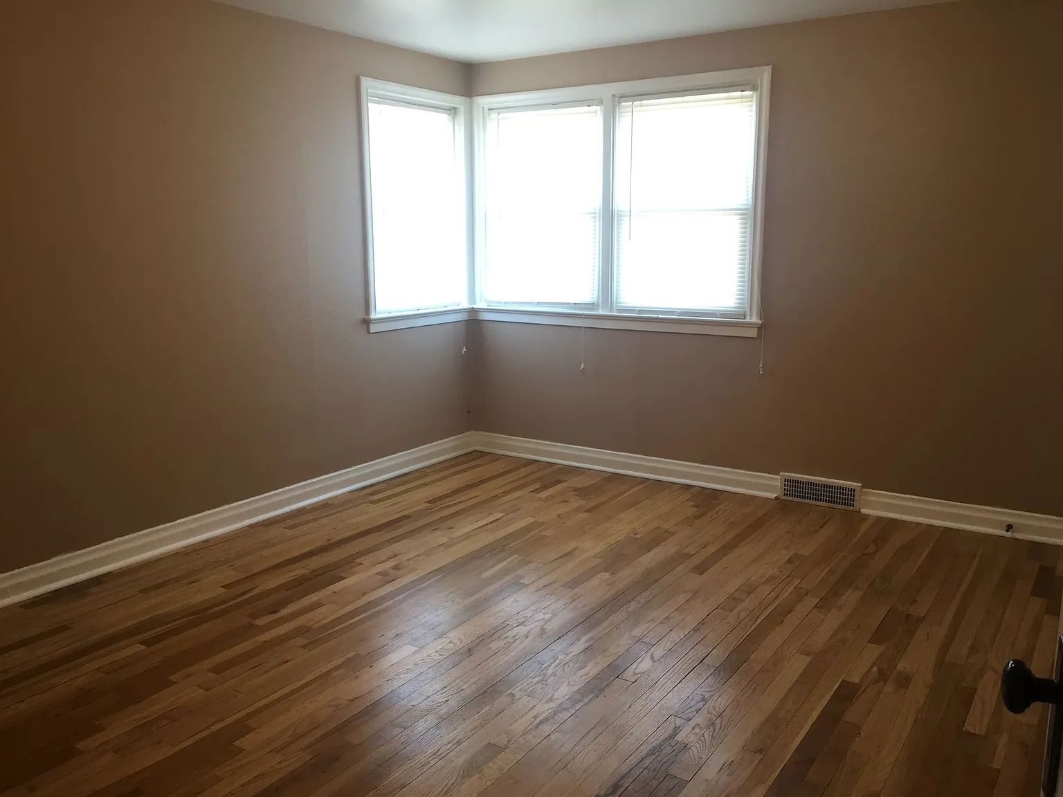 Hillcrest Apartments — Photo 4