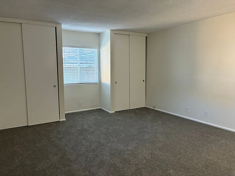 53 Suffolk Ave — Photo 12