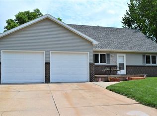 4303 Glenwood Rd, Kearney, NE 68845