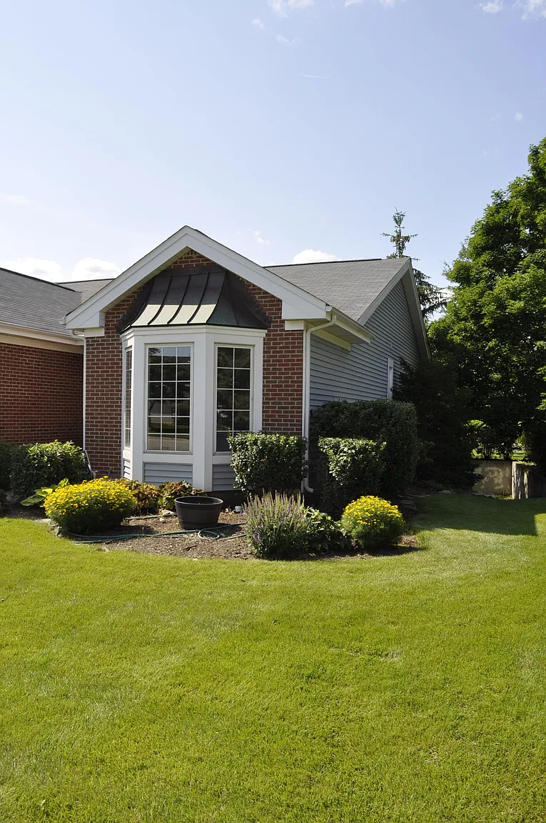 678 Golfers Ln photo 1
