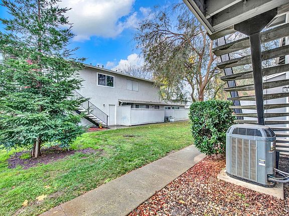 4th image of 110 Del Rio Court #4
