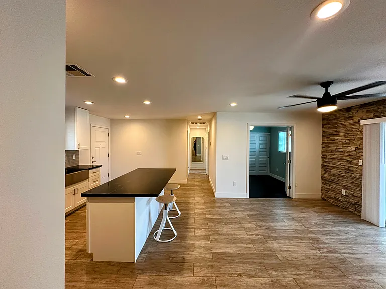 2315 E Marmora St — Photo 10