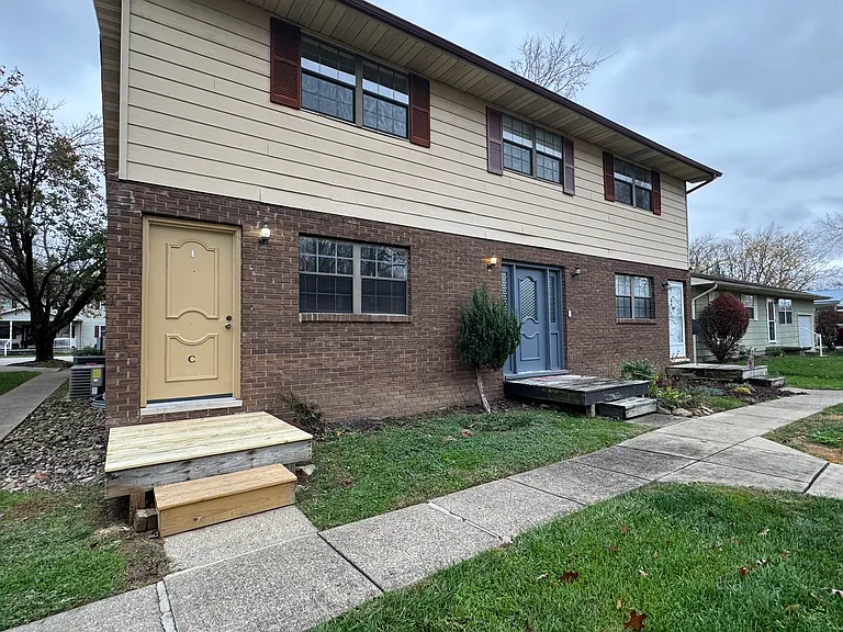 8 Garden Ln #C — Photo 1