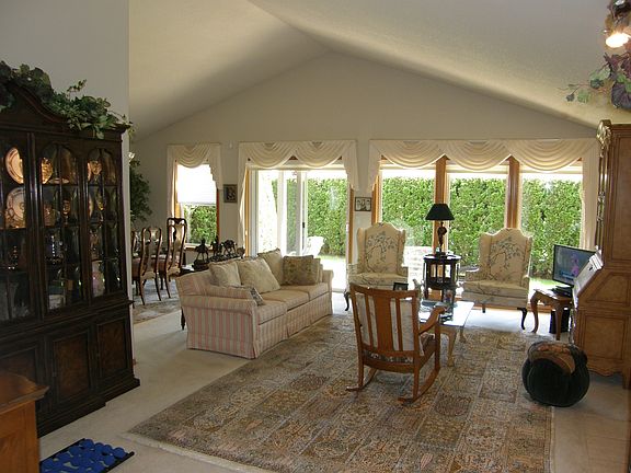 4th image of 16011 SE 29th St